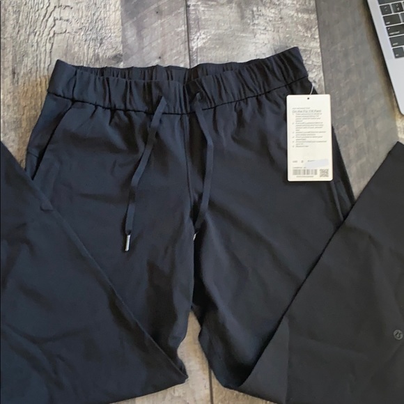 NEW WITH TAG LULULEMON On the Fly PANTS  - SIZE 8 - Picture 7 of 8